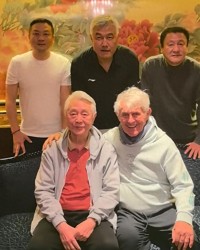爱游戏体育官方入口-世界杯一代北京相聚，米卢，金志扬满头白发，唯独他杨璞和不显老